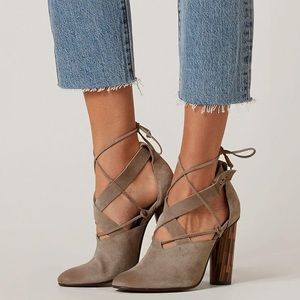 Novella Suede Shoe